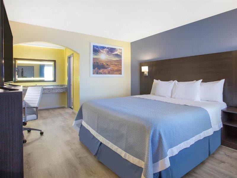 Days Inn By Wyndham Airport - Phoenix Exterior foto