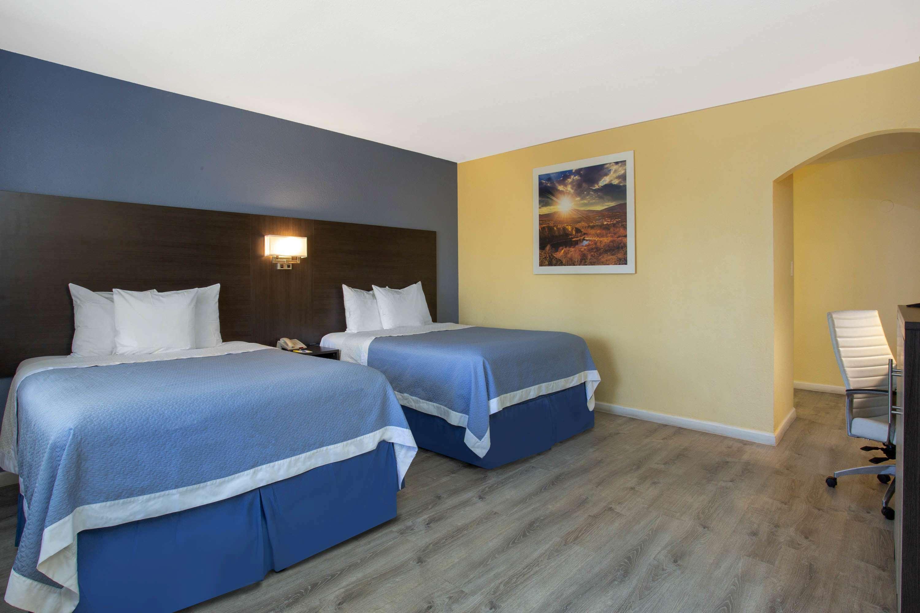 Days Inn By Wyndham Airport - Phoenix Exterior foto