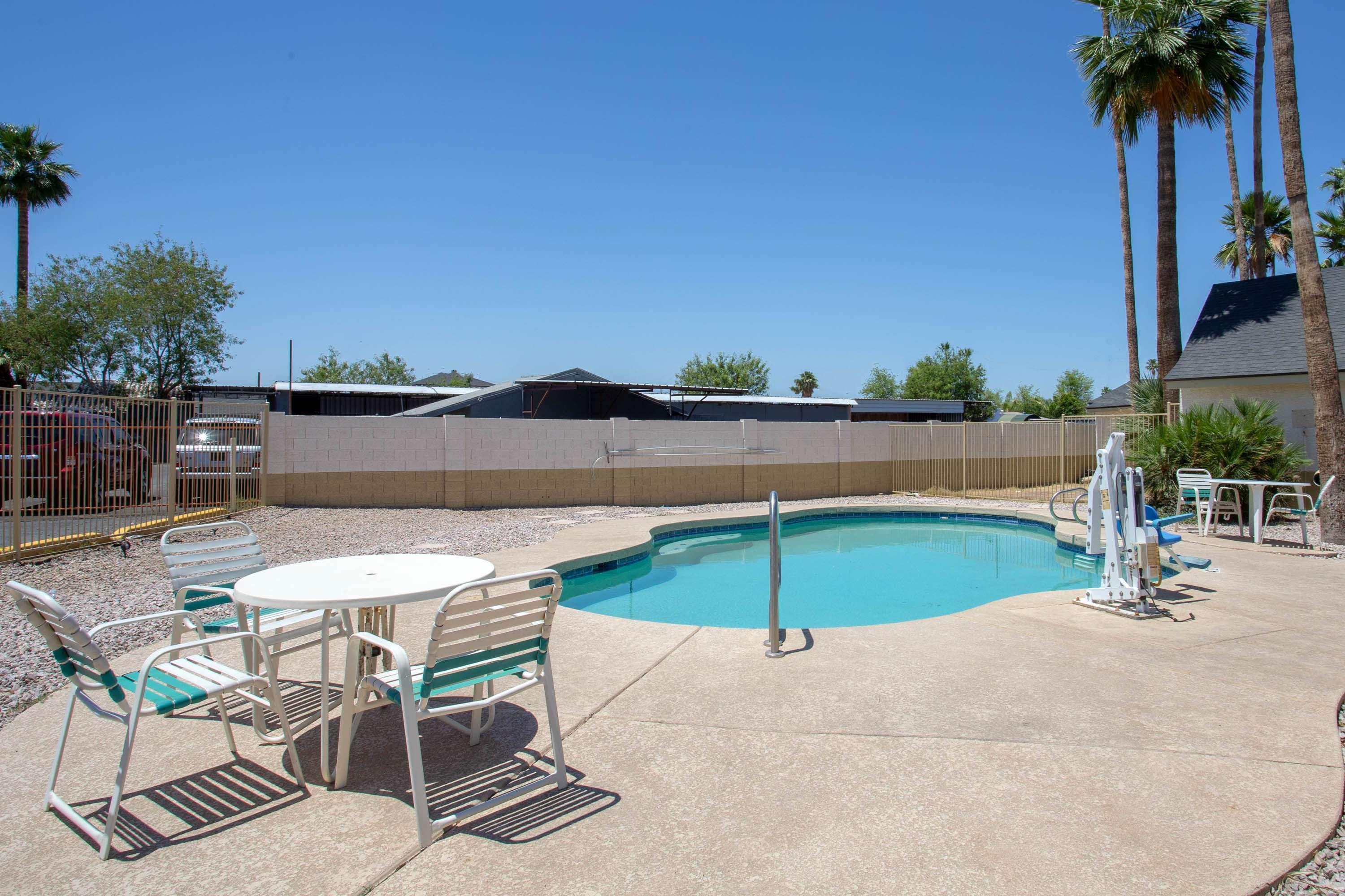 Days Inn By Wyndham Airport - Phoenix Exterior foto