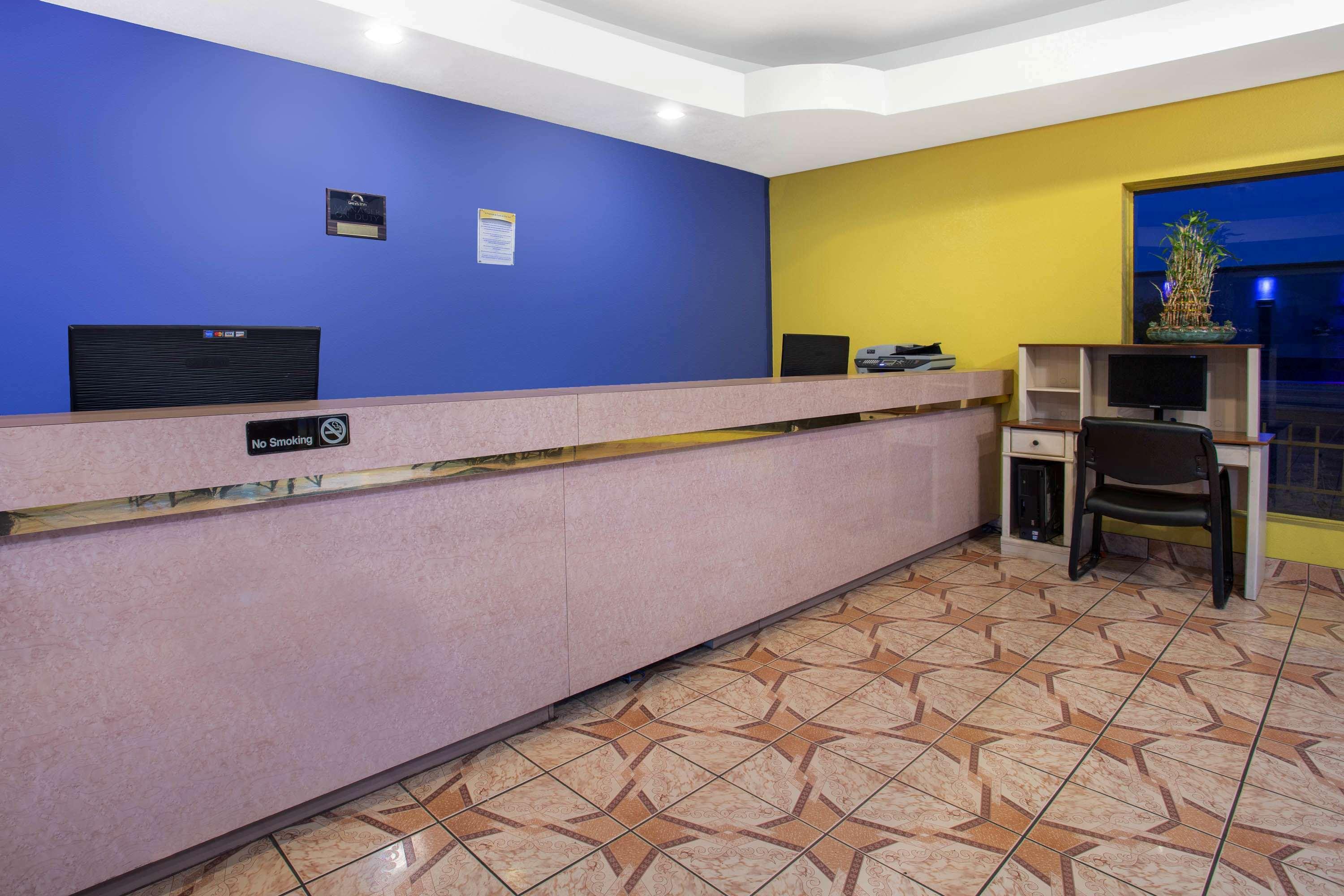 Days Inn By Wyndham Airport - Phoenix Exterior foto