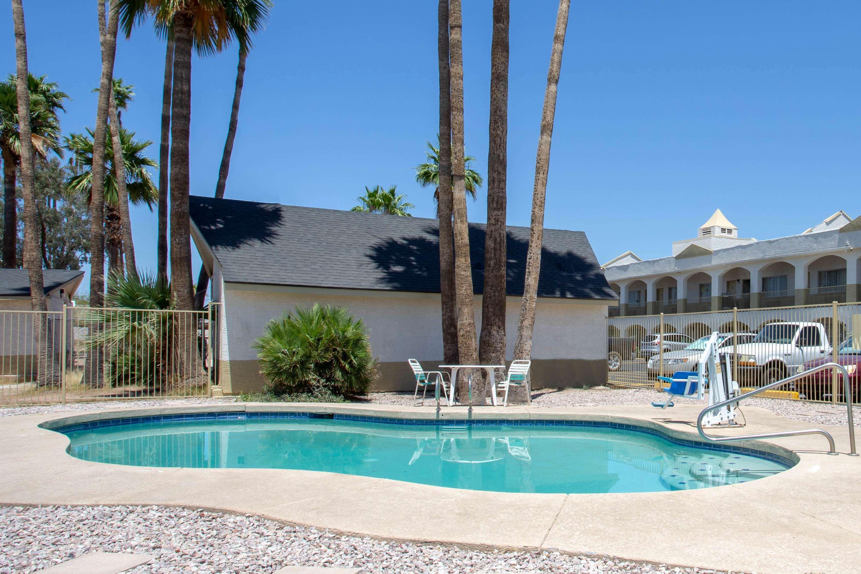 Days Inn By Wyndham Airport - Phoenix Exterior foto